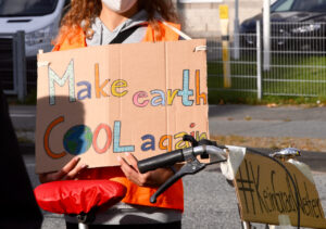 Zeichen setzen für starken Klimaschutz: Segel & Schilder  für #keingradweiter!